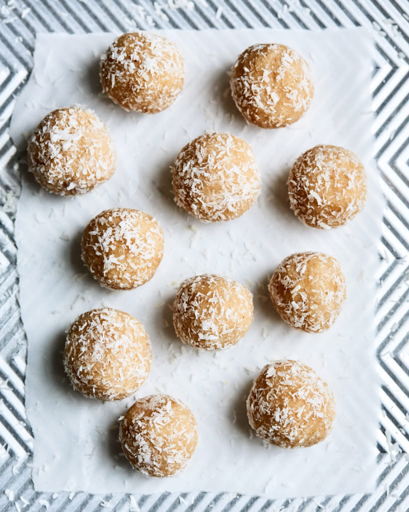 Christmas cookies with cottage cheese in the shape of balls.