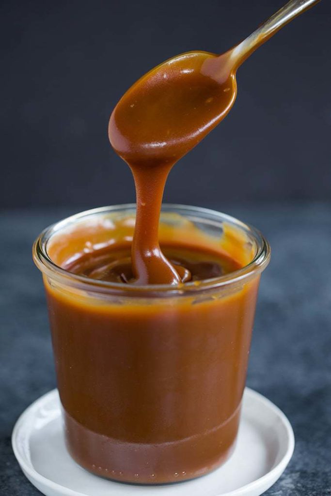 Caramel frosting for Christmas cookies.