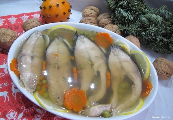 Baked pieces of carp in jelly