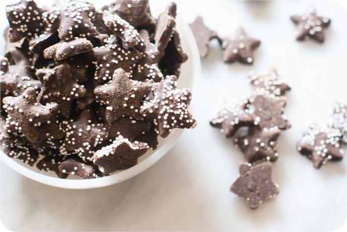 Coffee candy, in the shape of stars, sprinkled with white confectionery decoration.