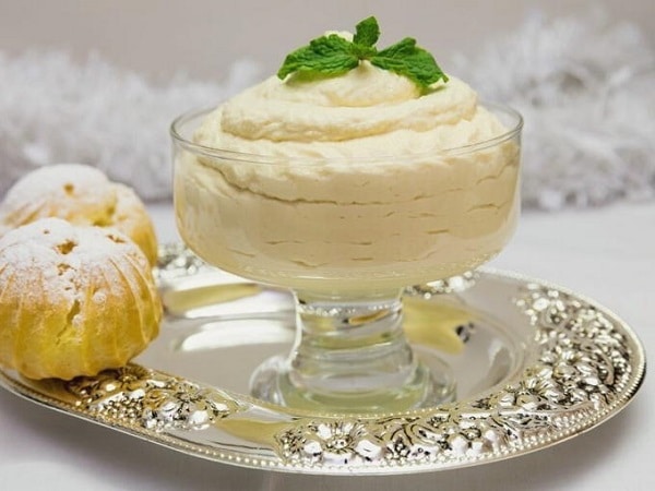 A glass with cottage cheese cream and Salka