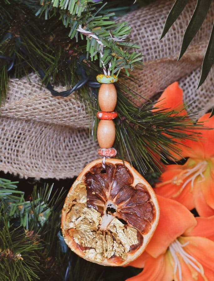 Dried fruit as a Christmas tree decoration.