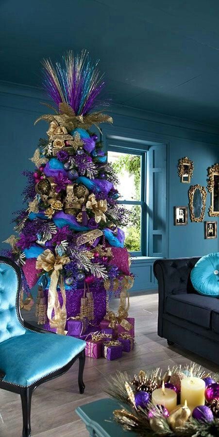 Extravagantly decorated Christmas tree