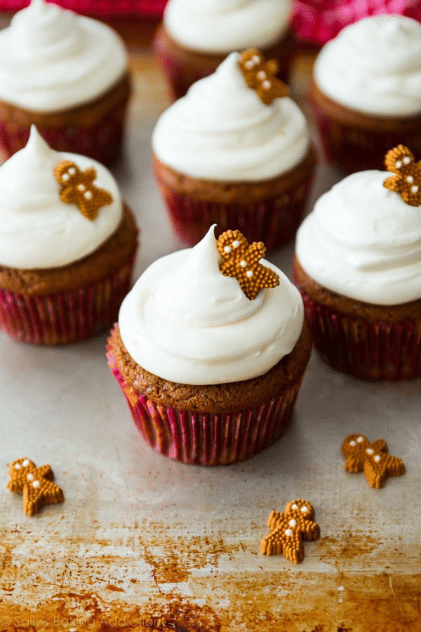 cupcakes filled with gingerbread cream