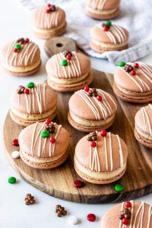 Macaroons with gingerbread spice decorated with white chocolate and Christmas cookies.