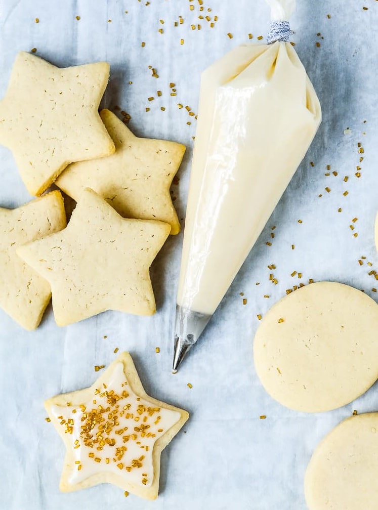 Sugar coating for Christmas gingerbread in the shape of stars and wheels.