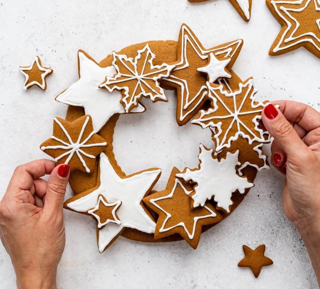 Gingerbread Christmas wreath, decorated with stars and gingerbread egg white icing.