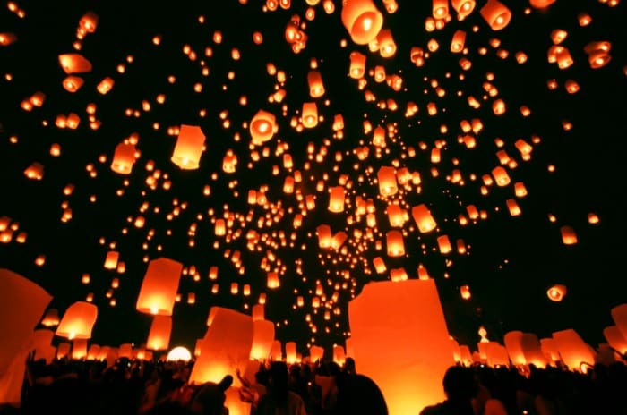 Argentinian Christmas globos lanterns.