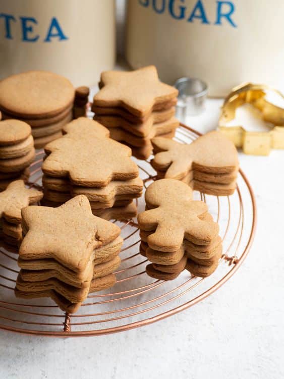 Different shapes of gluten-free gingerbread on a tray.