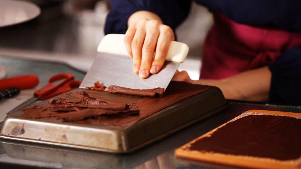 Chocolate shavings as a great Christmas decoration.