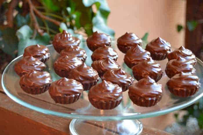 Christmas pastries in the form of Izidor chocolate-walnut cupcakes on a glass plate.