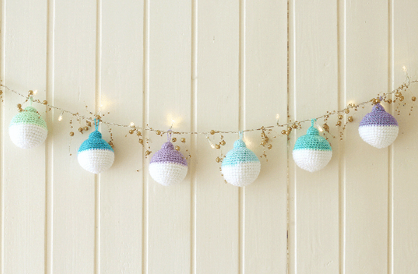 Crocheted decorations for Christmas balls