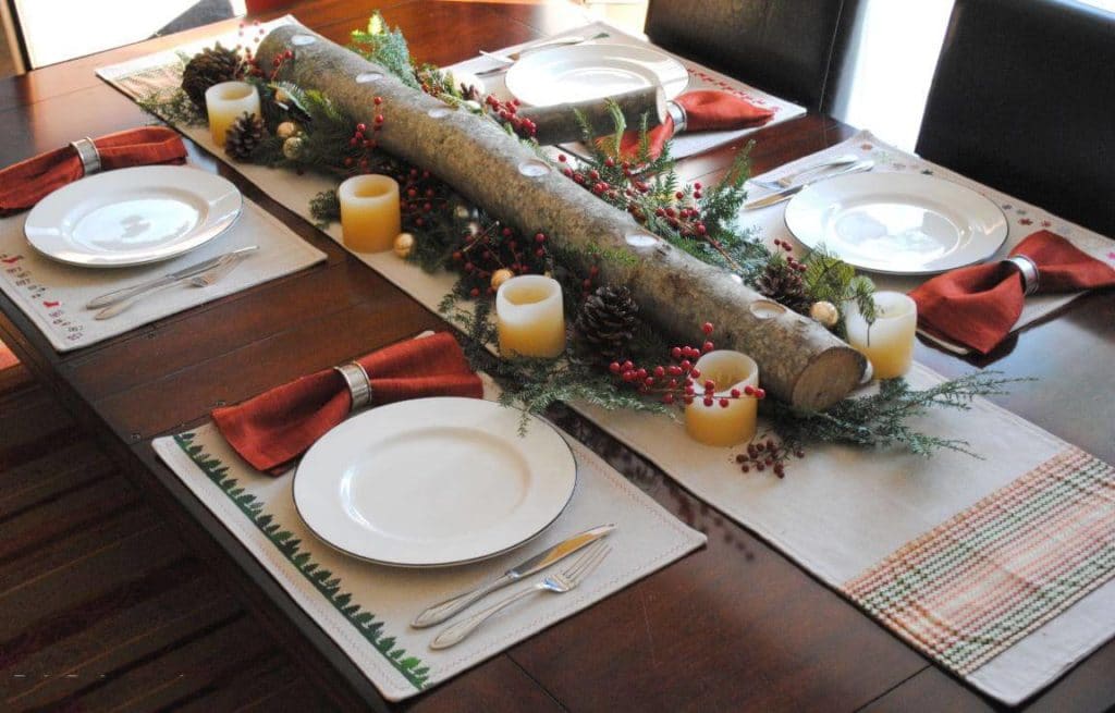 Natural decorations for the Christmas table made of pine.