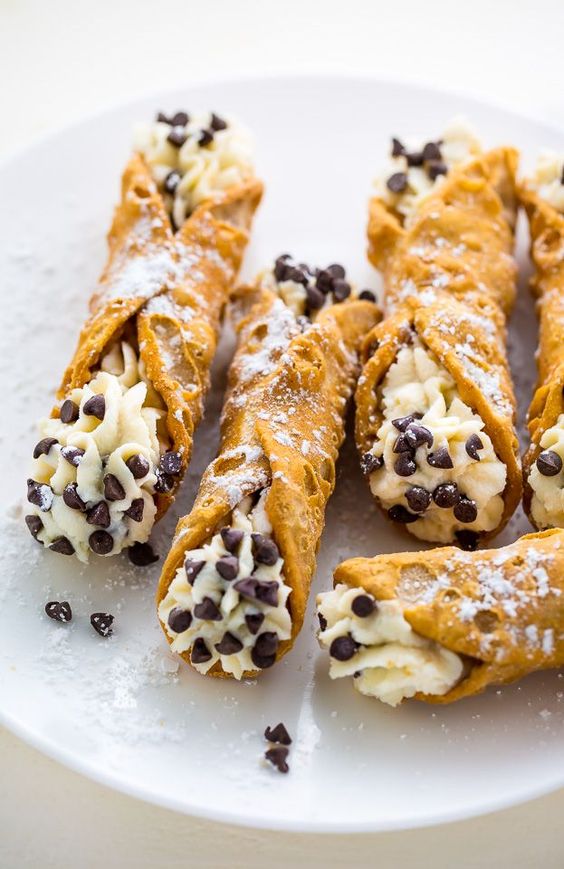 Crisp dough filled with vanilla filling and chocolate chips.