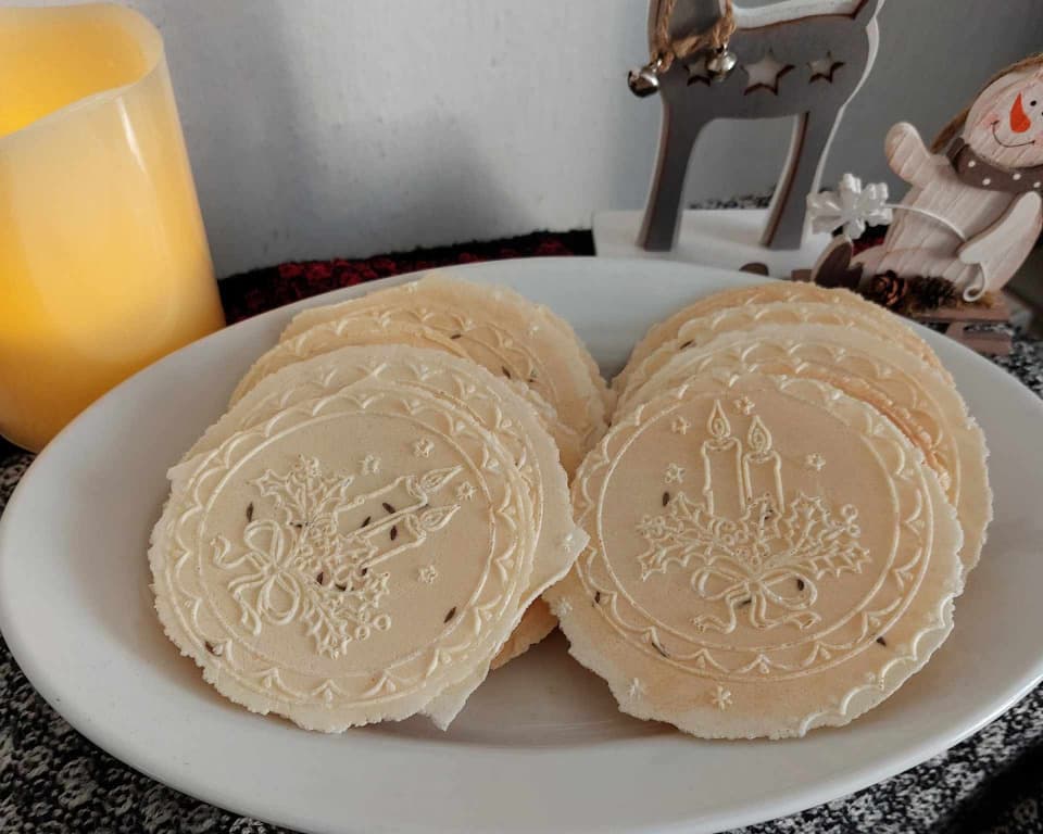 Wafers with parmesan cheese on a plate.