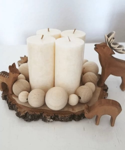 Advent candlestick made of beads.