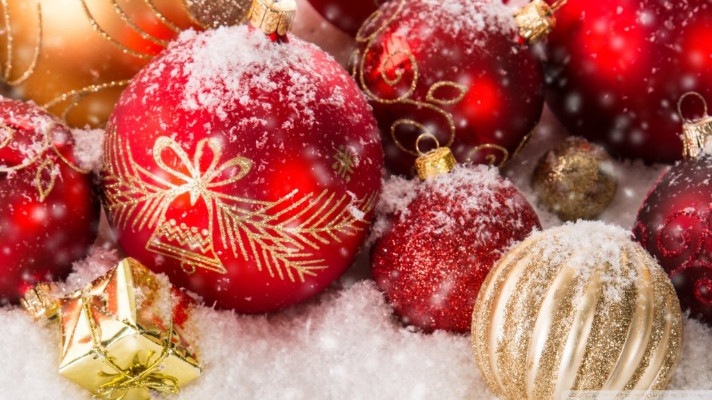 Snowy red and gold lying flasks, decorated with gold ornaments.