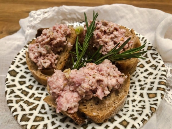 Bread rolls with spread Ševcovský mls.