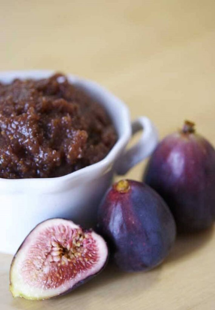 Fig paste in a bowl with fresh figs.