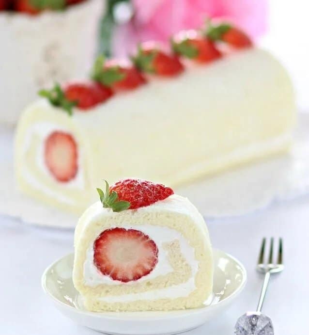 Egg white roll filled with whipped cream and fresh strawberries.