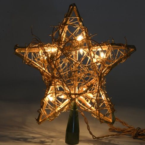 You can illuminate the wicker star with Christmas lights