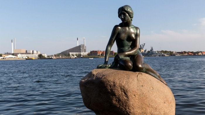 Statue of a little mermaid.
