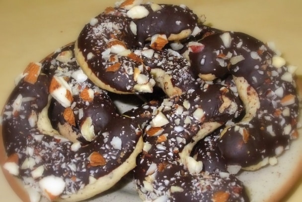 Half-dipped cookies with hazelnuts.